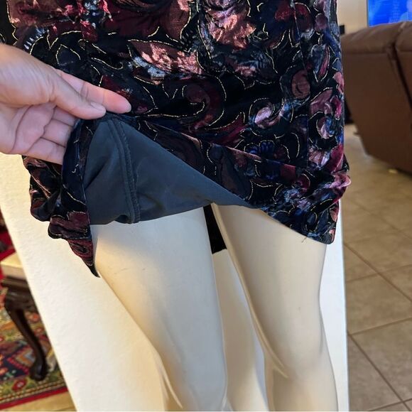 VNTG BURNOUT VELVET SCALLOP TRIM FITTED COTTAGECORE MINI DRESS BY STEPPIN’ OUT 9 - Picture 7 of 12